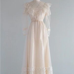 Romantic Gunne Sax Style
Edwardian Inspired Wedding
Gown / M